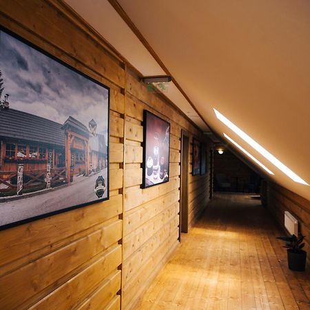 Nestville Apartments Hniezdne エクステリア 写真