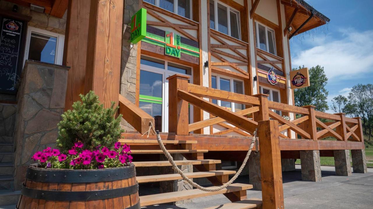 Nestville Apartments Hniezdne エクステリア 写真