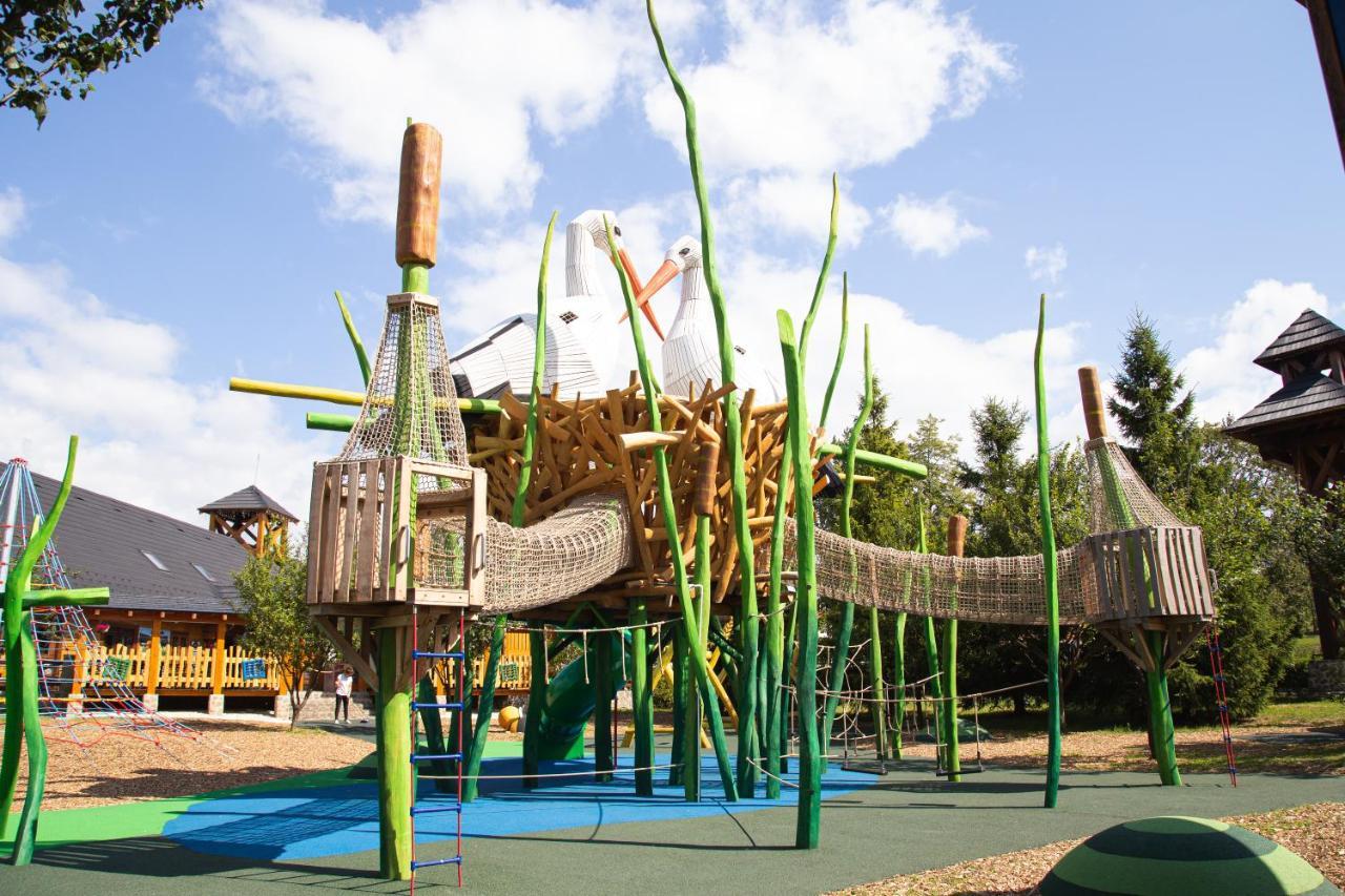Nestville Apartments Hniezdne エクステリア 写真
