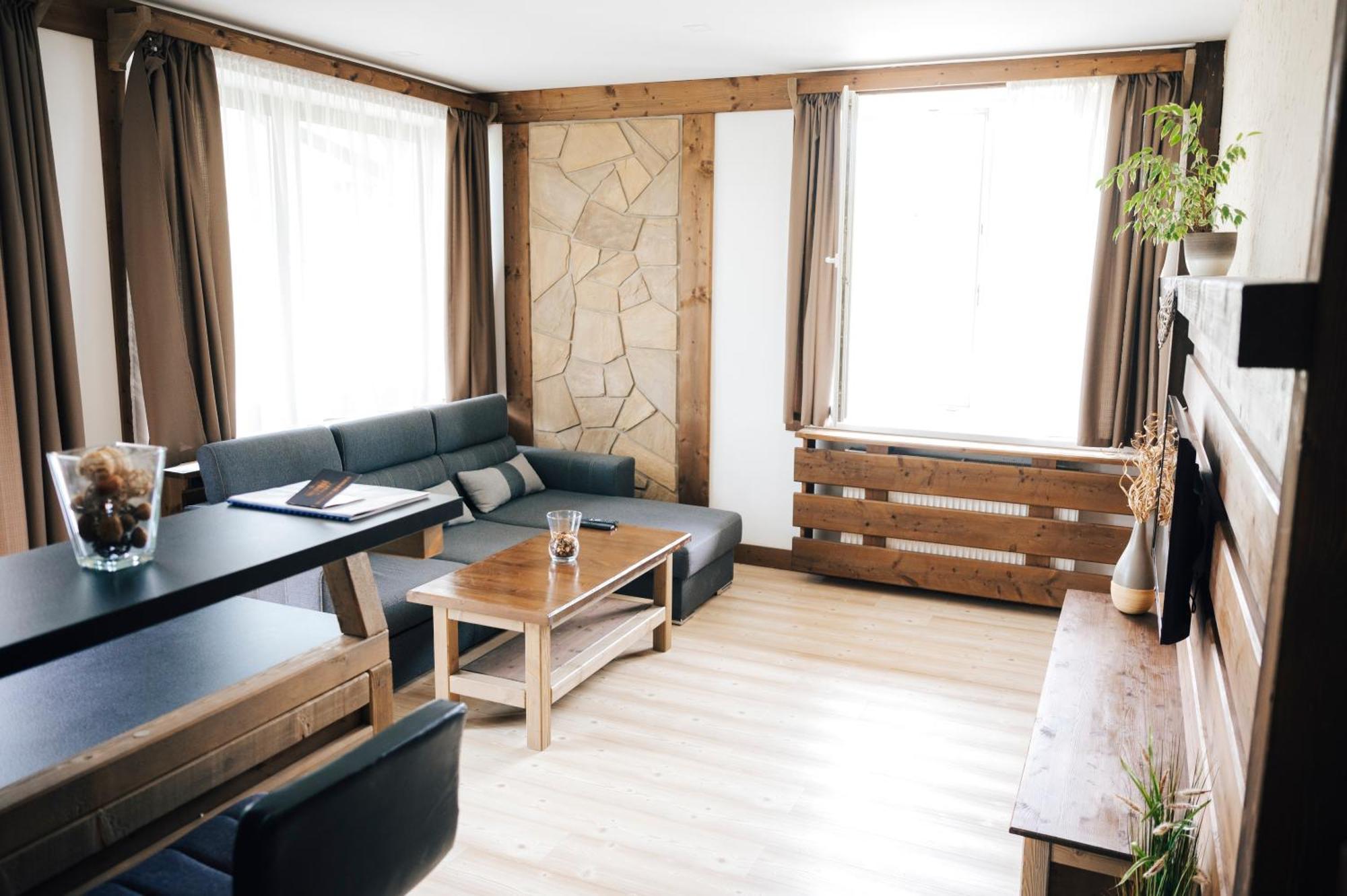 Nestville Apartments Hniezdne エクステリア 写真