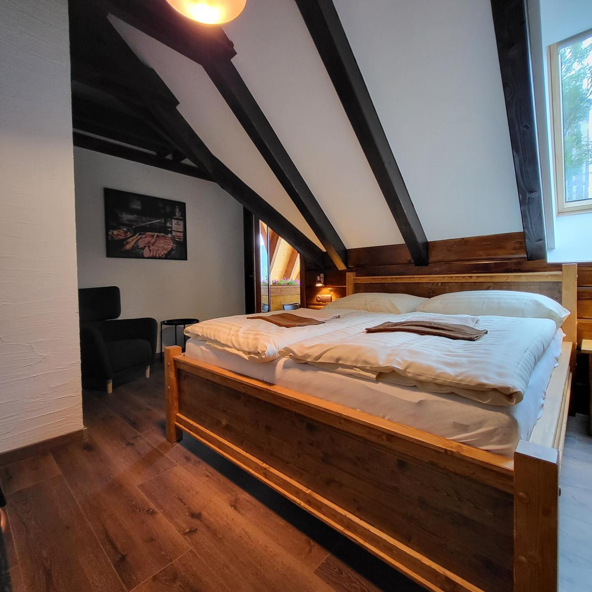 Nestville Apartments Hniezdne エクステリア 写真