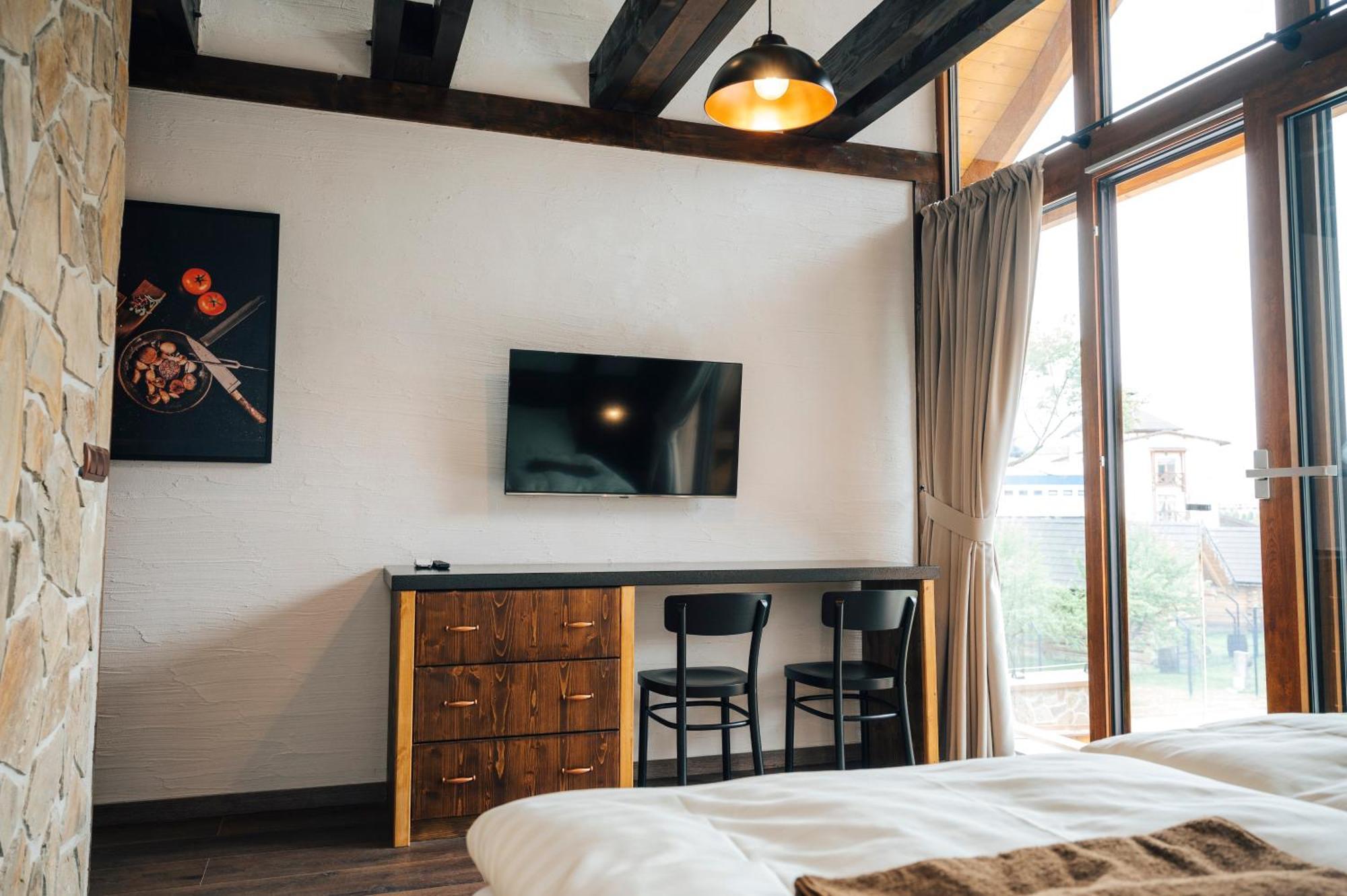Nestville Apartments Hniezdne エクステリア 写真