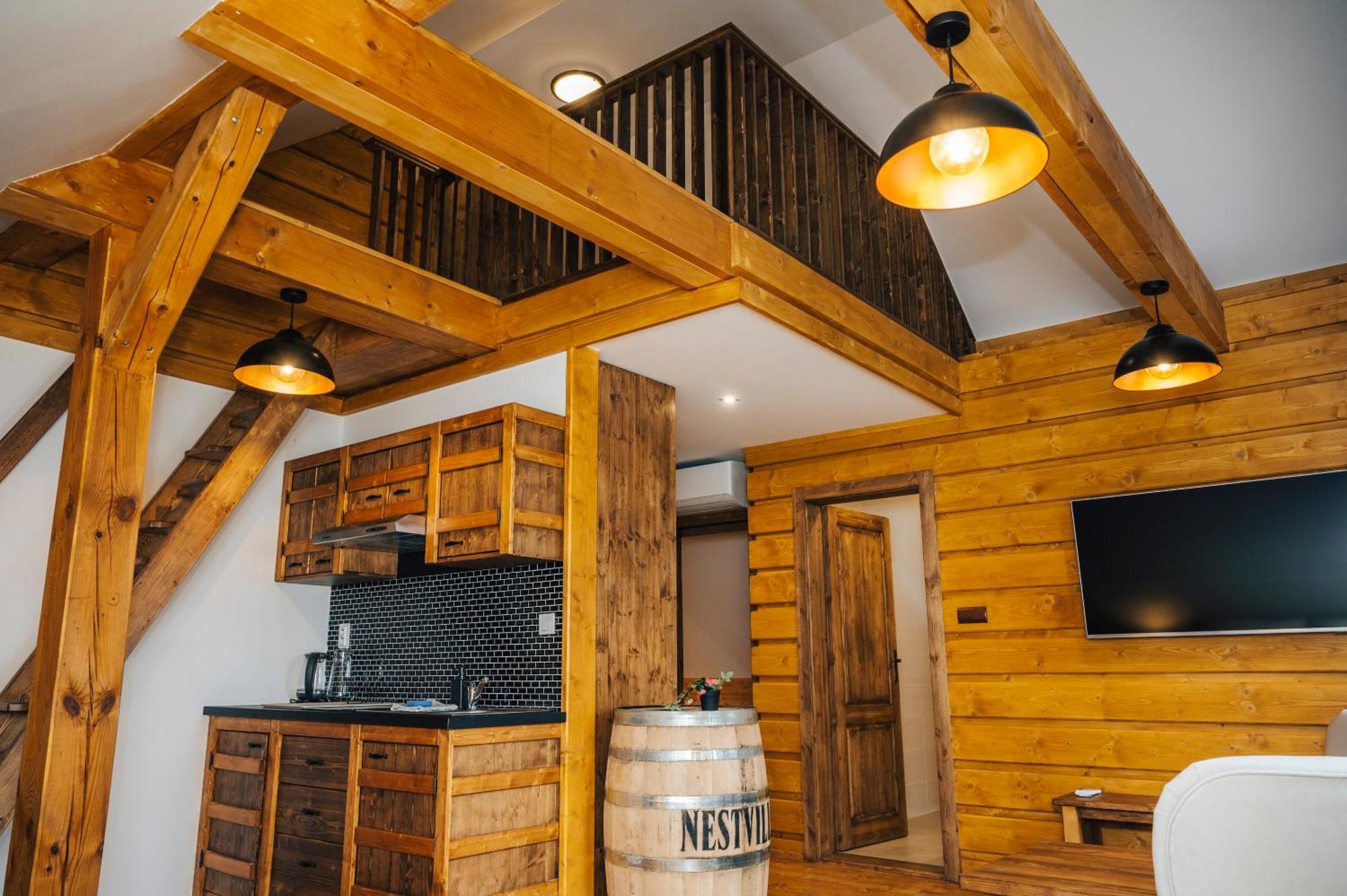 Nestville Apartments Hniezdne エクステリア 写真