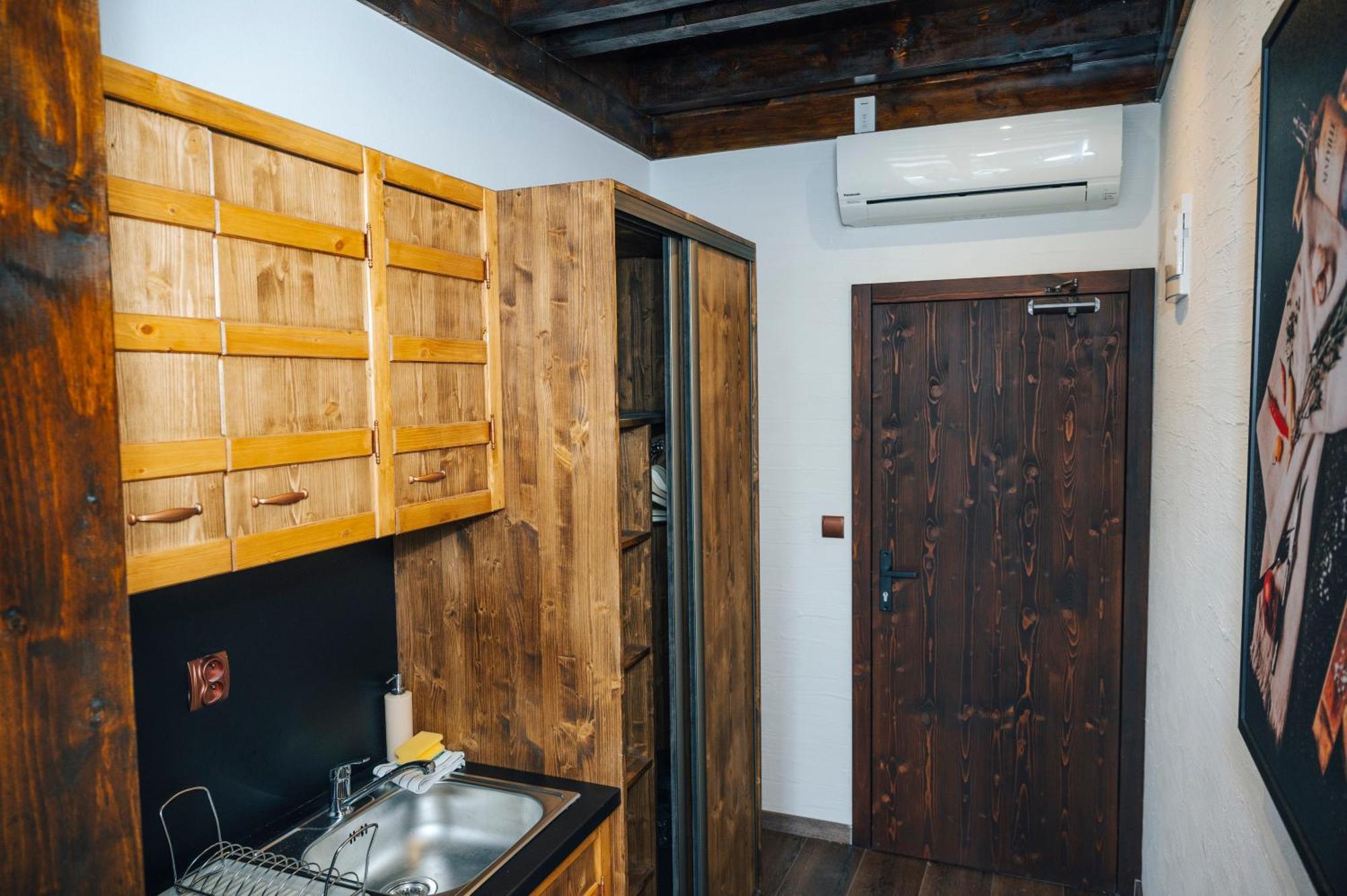 Nestville Apartments Hniezdne エクステリア 写真