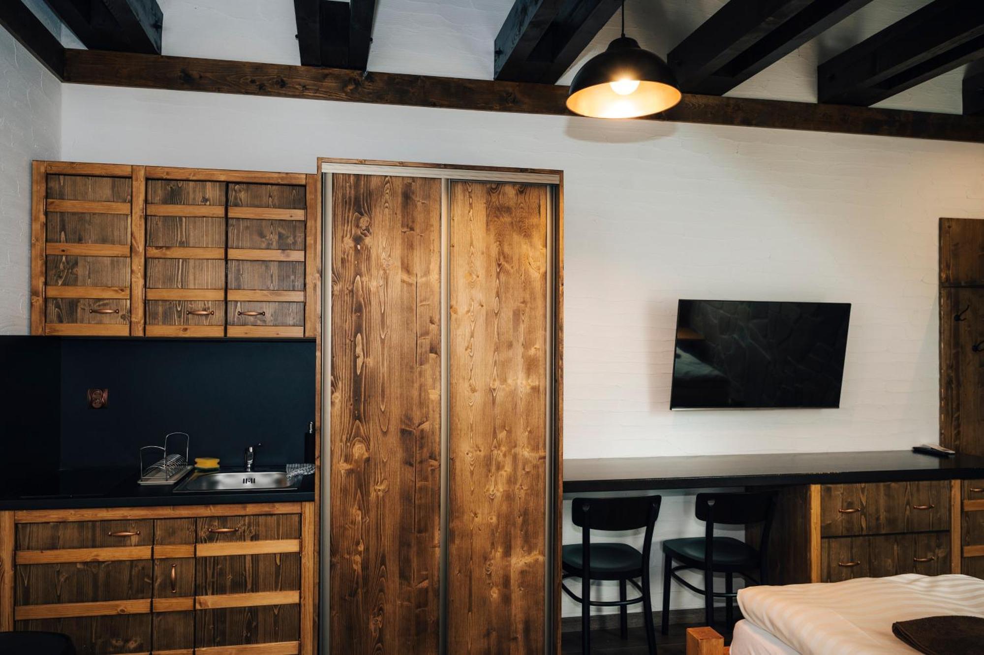 Nestville Apartments Hniezdne エクステリア 写真